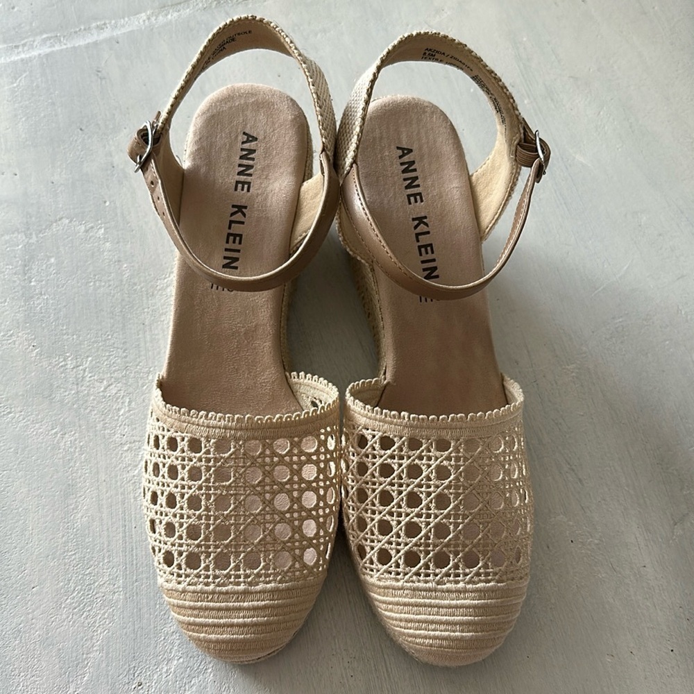 Anne Klein Women’s Zida Woven Espadrille Wedge Sandal 8.5 Summer 2” Shoe Neutral - Picture 2 of 16